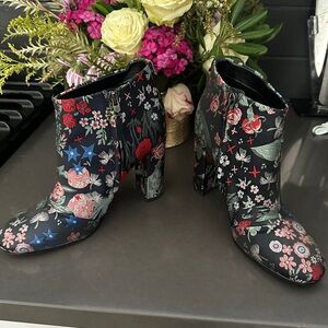 Gently used. Scuffs on bottom, no tear on shoe/fabric. Add a pop of color!